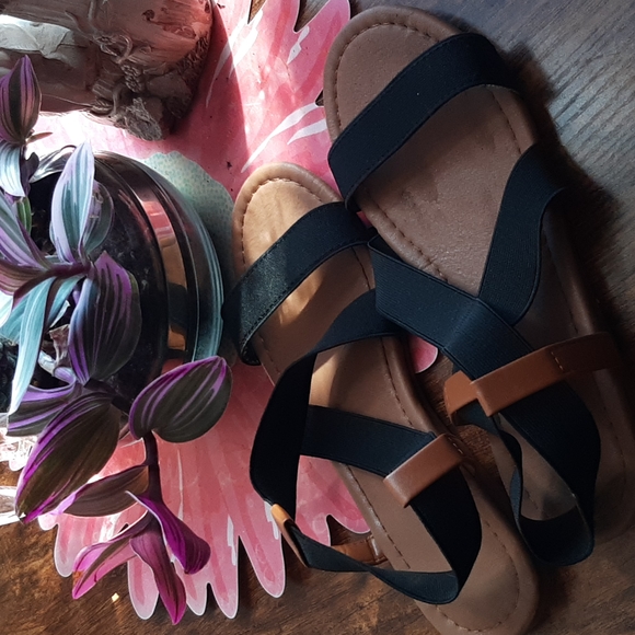 🆕️ NWOT Shein Sandals - Picture 2 of 3